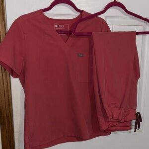 Figs coral scrub set